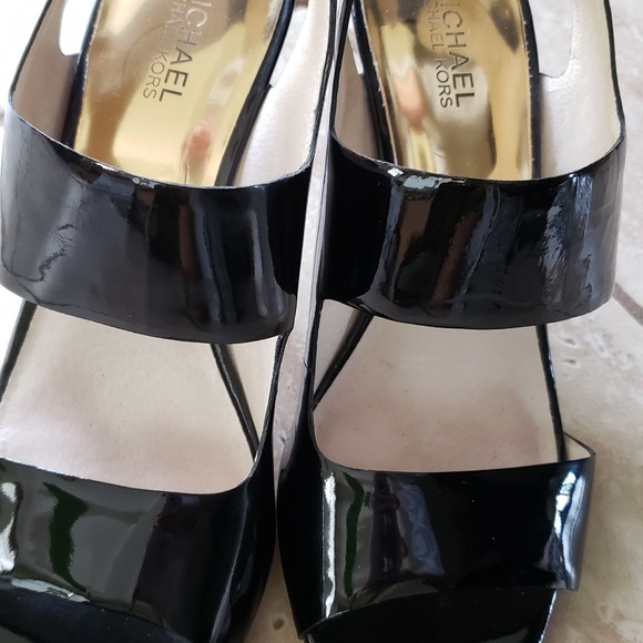 MICHAEL KORS WOMEN'S ROCHELLE OPEN TOE SHOES: BLACK PATENT 9M PRE-OWNED W/BOX - Picture 10 of 16